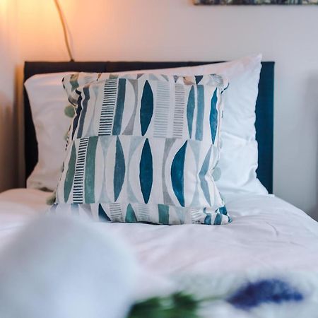 Bright 2-Bed Cottage In Chester By 53 Degrees Property, Ideal For Couples & Small Groups, City Centre - Sleeps 6 Екстер'єр фото