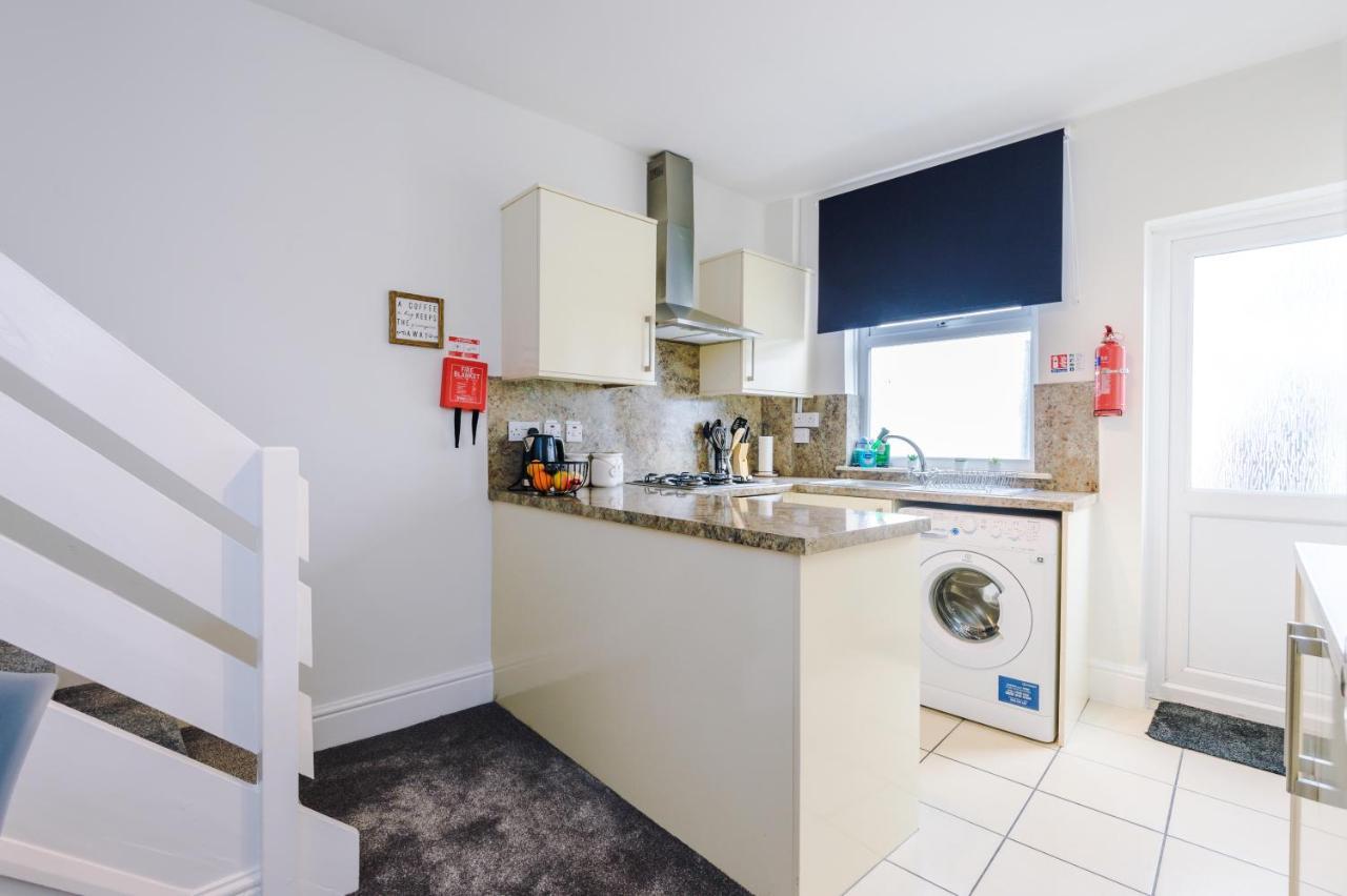 Bright 2-Bed Cottage In Chester By 53 Degrees Property, Ideal For Couples & Small Groups, City Centre - Sleeps 6 Екстер'єр фото