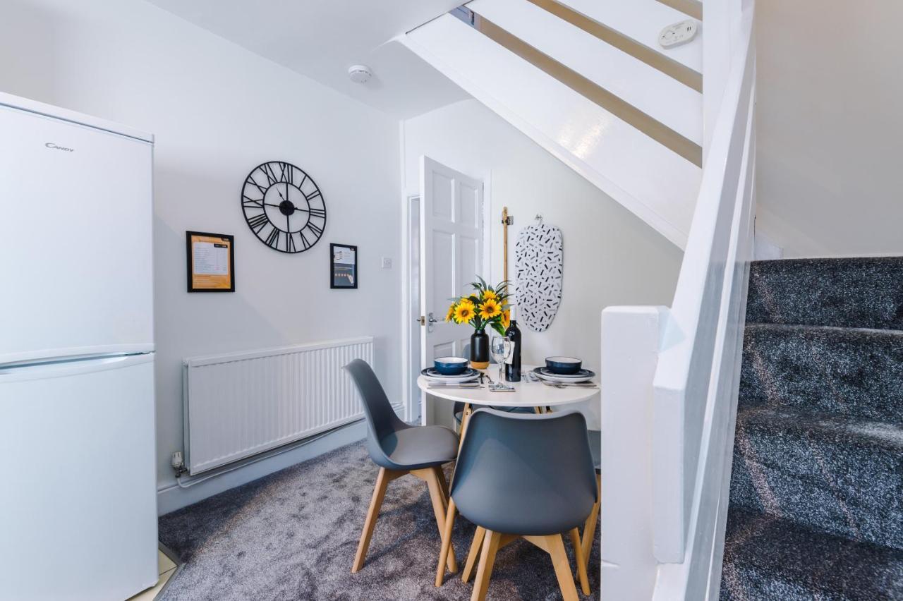Bright 2-Bed Cottage In Chester By 53 Degrees Property, Ideal For Couples & Small Groups, City Centre - Sleeps 6 Екстер'єр фото