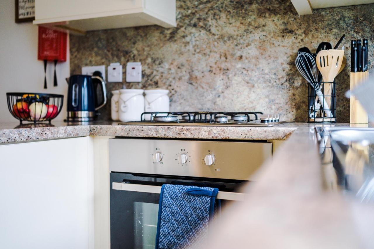 Bright 2-Bed Cottage In Chester By 53 Degrees Property, Ideal For Couples & Small Groups, City Centre - Sleeps 6 Екстер'єр фото