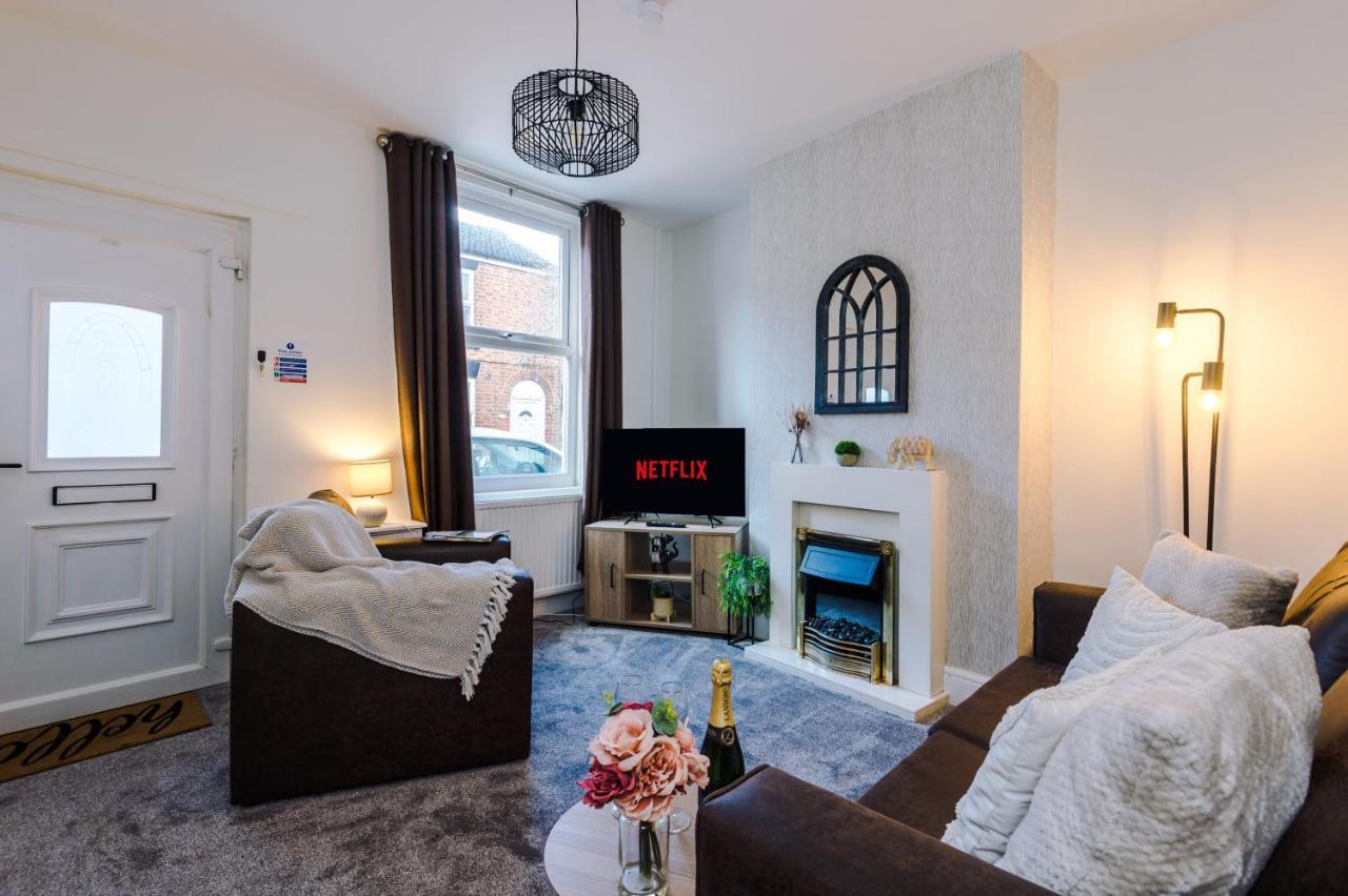 Bright 2-Bed Cottage In Chester By 53 Degrees Property, Ideal For Couples & Small Groups, City Centre - Sleeps 6 Екстер'єр фото