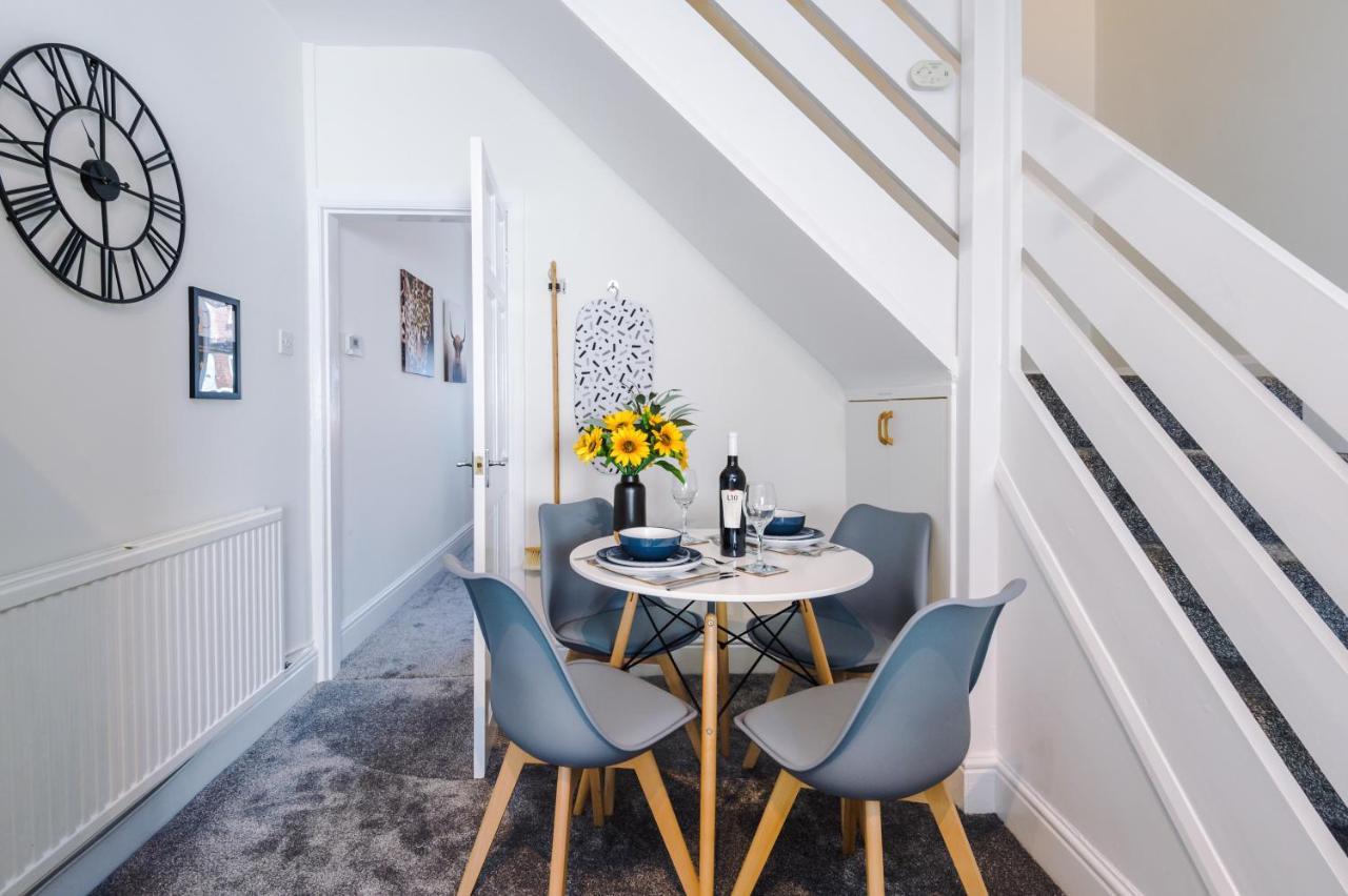 Bright 2-Bed Cottage In Chester By 53 Degrees Property, Ideal For Couples & Small Groups, City Centre - Sleeps 6 Екстер'єр фото