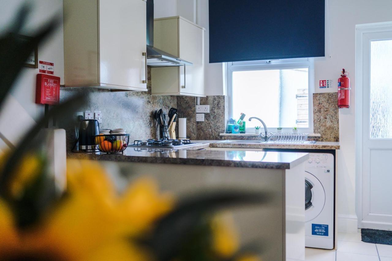 Bright 2-Bed Cottage In Chester By 53 Degrees Property, Ideal For Couples & Small Groups, City Centre - Sleeps 6 Екстер'єр фото